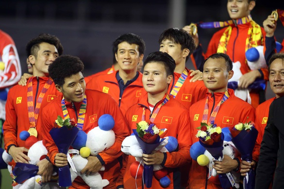 Hùng Dũng, Quang Hải, Văn Hậu tiến gần đến Quả bóng Vàng Việt Nam 2019 - Ảnh 1. Hùng Dũng, Quang Hải, Văn Hậu tiến gần đến Quả bóng Vàng Việt Nam 2019 - Ảnh 1.