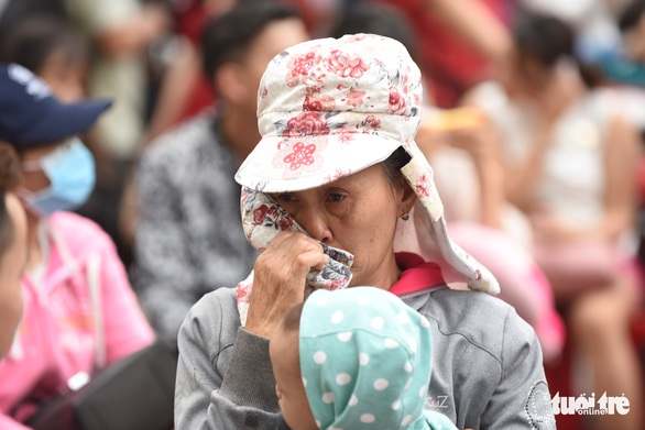 Chuyến xe thanh niên công nhân lăn bánh chở theo niềm vui hội ngộ - Ảnh 1. Chuyến xe thanh niên công nhân lăn bánh chở theo niềm vui hội ngộ - Ảnh 1.