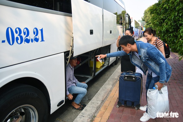 Đồng Nai: Hơn 200 chuyến xe miễn phí đưa công nhân về quê đón tết - Ảnh 4. Đồng Nai: Hơn 200 chuyến xe miễn phí đưa công nhân về quê đón tết - Ảnh 4.