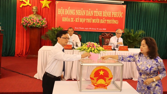 Bà Trần Tuyết Minh được bầu giữ chức phó chủ tịch UBND tỉnh Bình Phước - Ảnh 2. Bà Trần Tuyết Minh được bầu giữ chức phó chủ tịch UBND tỉnh Bình Phước - Ảnh 2.