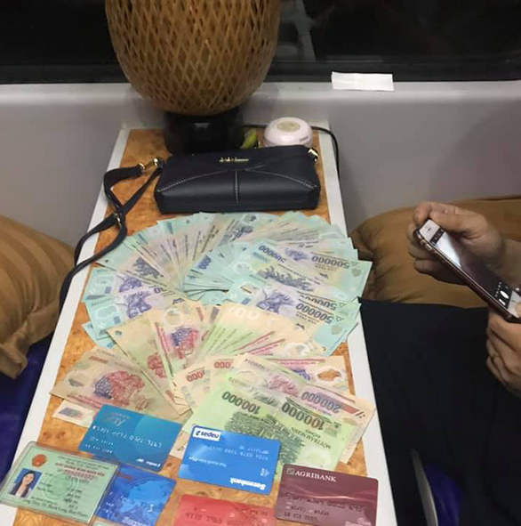 Tổ tàu SE24 trả lại 33,6 triệu đồng cho khách bỏ quên dịp tết - Ảnh 2. Tổ tàu SE24 trả lại 33,6 triệu đồng cho khách bỏ quên dịp tết - Ảnh 2.