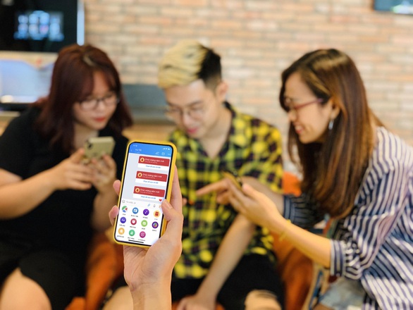 Thoát nỗi ám ảnh ATM quá tải dịp tết nhờ chuyển tiền qua chat - Ảnh 2. Thoát nỗi ám ảnh ATM quá tải dịp tết nhờ chuyển tiền qua chat - Ảnh 2.