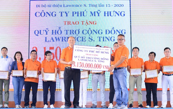 Gần 15.000 người tham gia đi bộ ủng hộ người nghèo - Ảnh 5. Gần 15.000 người tham gia đi bộ ủng hộ người nghèo - Ảnh 5.