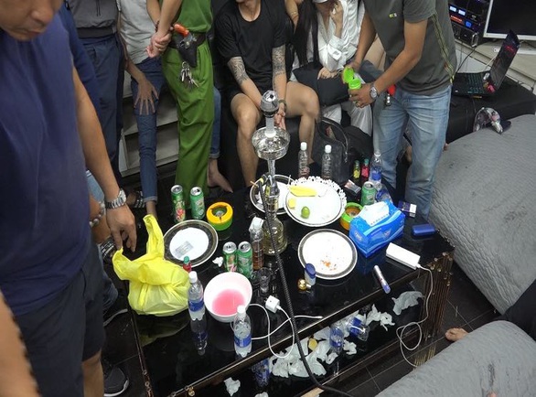 Bắt quả tang 20 nam nữ thuê nhà ‘bay lắc’ tất niên ở Sài Gòn - Ảnh 4. Bắt quả tang 20 nam nữ thuê nhà ‘bay lắc’ tất niên ở Sài Gòn - Ảnh 4.
