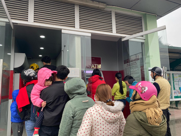 Các ngân hàng không được để cây ATM hết tiền - Ảnh 1. Các ngân hàng không được để cây ATM hết tiền - Ảnh 1.