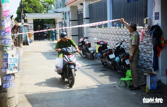 Vụ đốt nhà làm 5 người chết ở quận 9: Nghi phạm khai gì? - Ảnh 2. Vụ đốt nhà làm 5 người chết ở quận 9: Nghi phạm khai gì? - Ảnh 2.