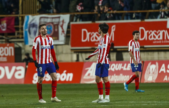 Thua đội hạng 3 ở Cúp Nhà vua, CĐV Atletico Madrid than: Thời huy hoàng đã chết - Ảnh 2. Thua đội hạng 3 ở Cúp Nhà vua, CĐV Atletico Madrid than: Thời huy hoàng đã chết - Ảnh 2.