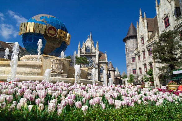 Bắt trọn mùa hoa tulip đẹp “rụng tim” ở Bà Nà Hills - Ảnh 2. Bắt trọn mùa hoa tulip đẹp “rụng tim” ở Bà Nà Hills - Ảnh 2.