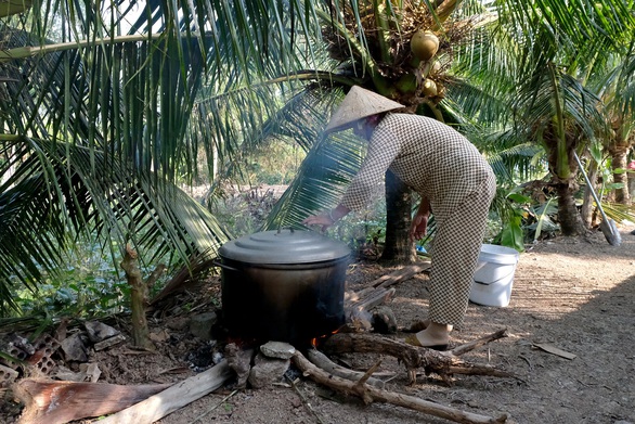 Về nhà là về nhà, Tết nửa đêm cũng về - Ảnh 1. Về nhà là về nhà, Tết nửa đêm cũng về - Ảnh 1.