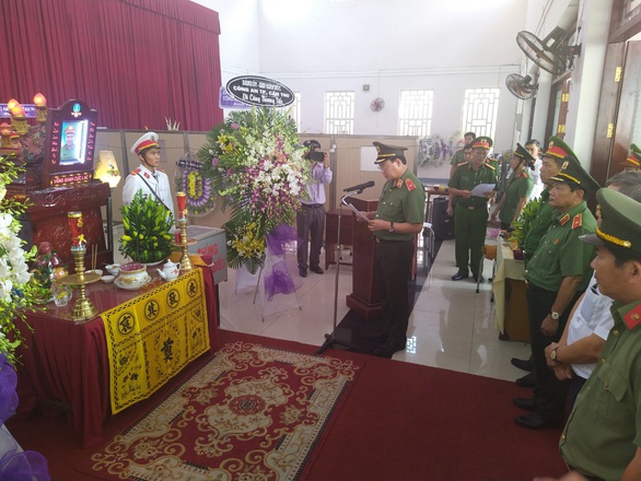 Thăng cấp, đề nghị phong liệt sĩ cán bộ công an hi sinh bảo vệ tết - Ảnh 1. Thăng cấp, đề nghị phong liệt sĩ cán bộ công an hi sinh bảo vệ tết - Ảnh 1.