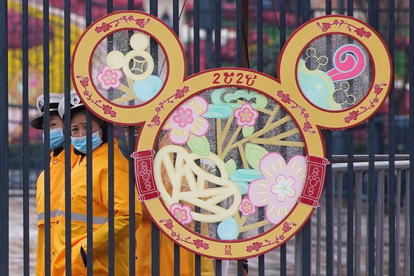 Công viên Disneyland, thủy cung Hong Kong, Thượng Hải đóng cửa vì virus corona - Ảnh 1. Công viên Disneyland, thủy cung Hong Kong, Thượng Hải đóng cửa vì virus corona - Ảnh 1.