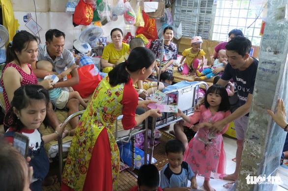 Tết cùng bệnh nhi ung thư - Ảnh 9. Tết cùng bệnh nhi ung thư - Ảnh 9.