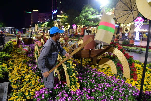 Hoa trên đường hoa Nguyễn Huệ 2020 khoe sắc trước giờ đóng cửa - Ảnh 7. Hoa trên đường hoa Nguyễn Huệ 2020 khoe sắc trước giờ đóng cửa - Ảnh 7.