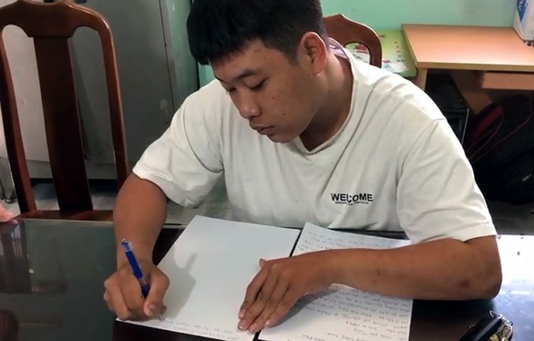 Công an làm việc với thanh niên đăng sai sự thật về virus corona tại Vũng Tàu - Ảnh 1. Công an làm việc với thanh niên đăng sai sự thật về virus corona tại Vũng Tàu - Ảnh 1.