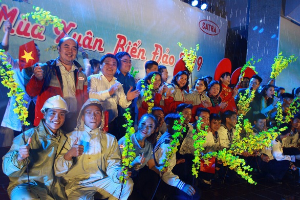 Mùa xuân biển đảo lần 9 đến với huyện đảo Phú Quý - Ảnh 1. Mùa xuân biển đảo lần 9 đến với huyện đảo Phú Quý - Ảnh 1.