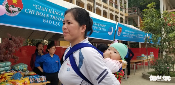 Hào hứng gói bánh chưng, đi chợ xuân 0 đồng vùng cao - Ảnh 8. Hào hứng gói bánh chưng, đi chợ xuân 0 đồng vùng cao - Ảnh 8.