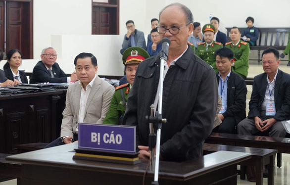 Bị cáo khai quen biết Vũ nhôm từ thời làm nhôm kính - Ảnh 1. Bị cáo khai quen biết Vũ nhôm từ thời làm nhôm kính - Ảnh 1.