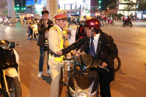 Bộ Tài nguyên-môi trường yêu cầu cán bộ học luật và quán triệt vụ rượu bia - Ảnh 1. Bộ Tài nguyên-môi trường yêu cầu cán bộ học luật và quán triệt vụ rượu bia - Ảnh 1.