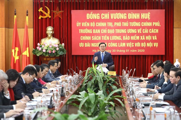 Trình Bộ Chính trị đề án tiền lương mới, có thể cải cách tiền lương từ 2021 - Ảnh 1. Trình Bộ Chính trị đề án tiền lương mới, có thể cải cách tiền lương từ 2021 - Ảnh 1.