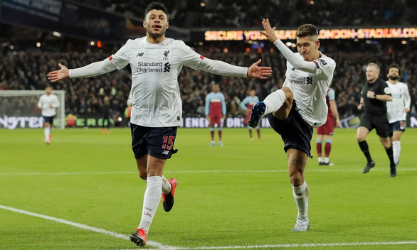 Salah và Chamberlain giúp Liverpool hơn M.C 19 điểm - Ảnh 1. Salah và Chamberlain giúp Liverpool hơn M.C 19 điểm - Ảnh 1.