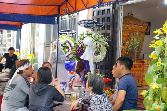 Tài xế xe hơi tông chết bác tài Grab 64 tuổi ra trình diện, dương tính ma túy - Ảnh 2. Tài xế xe hơi tông chết bác tài Grab 64 tuổi ra trình diện, dương tính ma túy - Ảnh 2.