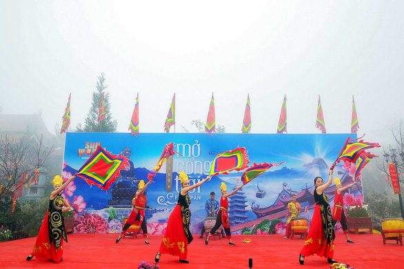 Lên Fansipan mở cổng trời và đắm mình trong tiếng khèn hoa Tây Bắc - Ảnh 1. Lên Fansipan mở cổng trời và đắm mình trong tiếng khèn hoa Tây Bắc - Ảnh 1.