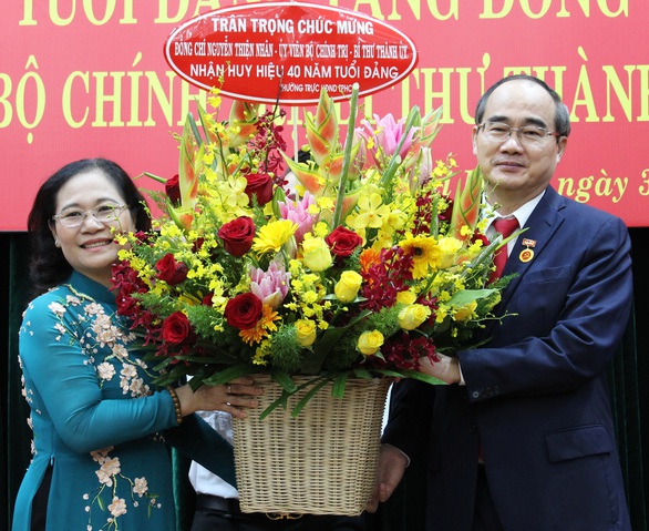 Bí thư Thành ủy TP.HCM Nguyễn Thiện Nhân nhận huy hiệu 40 năm tuổi Đảng - Ảnh 3. Bí thư Thành ủy TP.HCM Nguyễn Thiện Nhân nhận huy hiệu 40 năm tuổi Đảng - Ảnh 3.