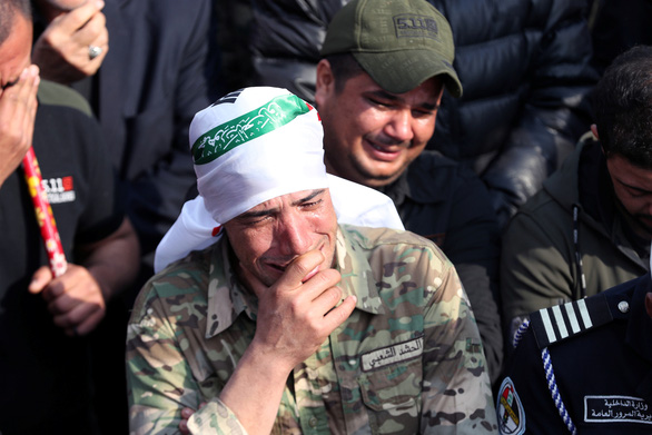 Hàng ngàn người Iraq dự lễ tang tướng Iran, hô vang Cái chết cho nước Mỹ - Ảnh 5. Hàng ngàn người Iraq dự lễ tang tướng Iran, hô vang Cái chết cho nước Mỹ - Ảnh 5.