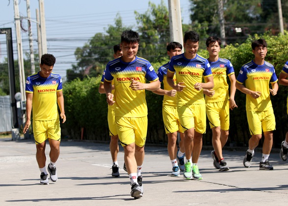 U23 Việt Nam ‘hồi hộp’ chờ tin chấn thương của Đình Trọng - Ảnh 1. U23 Việt Nam ‘hồi hộp’ chờ tin chấn thương của Đình Trọng - Ảnh 1.