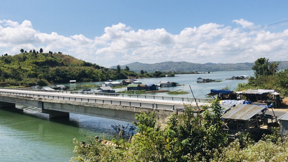 Làng chài trên núi ngóng tết đồng bằng - Ảnh 1. Làng chài trên núi ngóng tết đồng bằng - Ảnh 1.