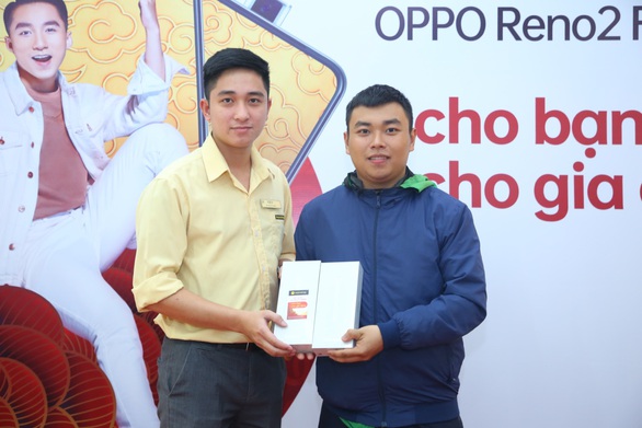 OPPO tặng 300 món quà Reno2 F dịp Xuân về - Ảnh 4. OPPO tặng 300 món quà Reno2 F dịp Xuân về - Ảnh 4.