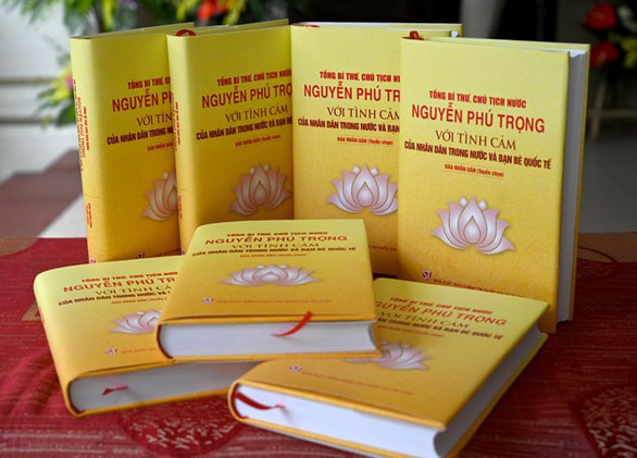 Tặng sách về Tổng bí thư, Chủ tịch nước Nguyễn Phú Trọng cho chiến sĩ hải đảo - Ảnh 2. Tặng sách về Tổng bí thư, Chủ tịch nước Nguyễn Phú Trọng cho chiến sĩ hải đảo - Ảnh 2.