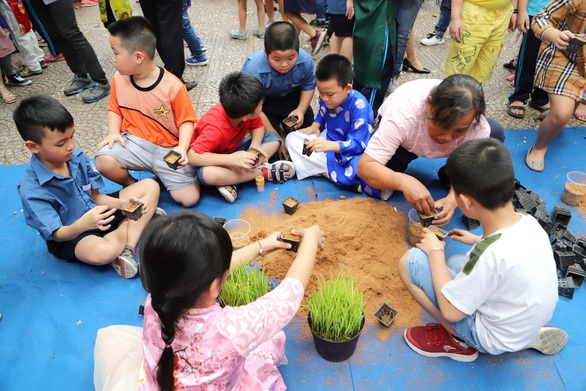 Thầy ơi, sao tết ở Sài Gòn không giống tết quê em? - Ảnh 2. Thầy ơi, sao tết ở Sài Gòn không giống tết quê em? - Ảnh 2.