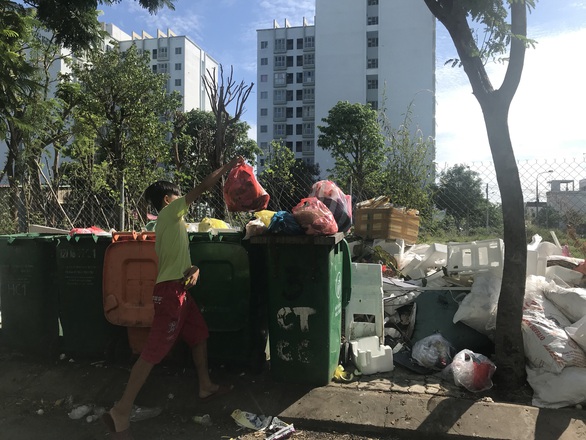 Rác quá kích cỡ ở Đà Nẵng phải đưa ra đường một tuần trước giao thừa - Ảnh 1. Rác quá kích cỡ ở Đà Nẵng phải đưa ra đường một tuần trước giao thừa - Ảnh 1.