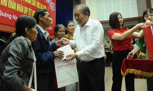 Phó thủ tướng Trương Hòa Bình trao quà tết cho công nhân Quảng Nam - Ảnh 4. Phó thủ tướng Trương Hòa Bình trao quà tết cho công nhân Quảng Nam - Ảnh 4.
