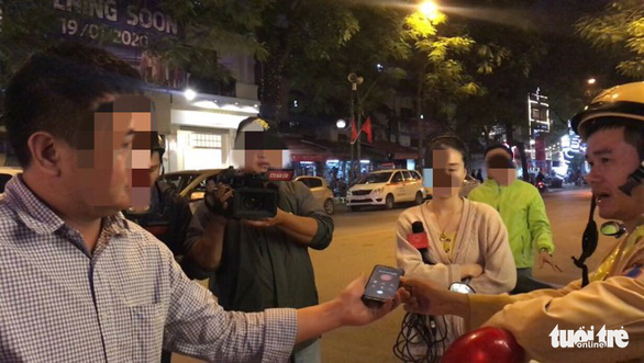 Hà Nội: CSGT không nghe điện thoại người thân của người vi phạm - Ảnh 2.
