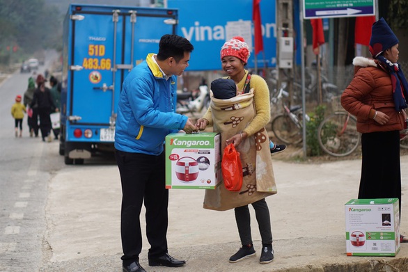 Điện Máy Xanh miệt mài hành trình trao 10.000 nồi Cơm dẻo - Bếp ấm - Ảnh 5. Điện Máy Xanh miệt mài hành trình trao 10.000 nồi Cơm dẻo - Bếp ấm - Ảnh 5.