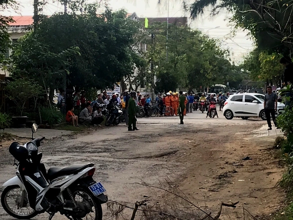 Phát hiện nam thanh niên chết trong tư thế treo cổ, tay bị trói - Ảnh 1. Phát hiện nam thanh niên chết trong tư thế treo cổ, tay bị trói - Ảnh 1.