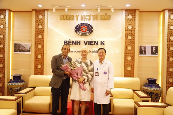 Nữ sinh viên bị ung thư thi duyên dáng được tặng 13 liệu trình thuốc đặc trị - Ảnh 2. Nữ sinh viên bị ung thư thi duyên dáng được tặng 13 liệu trình thuốc đặc trị - Ảnh 2.