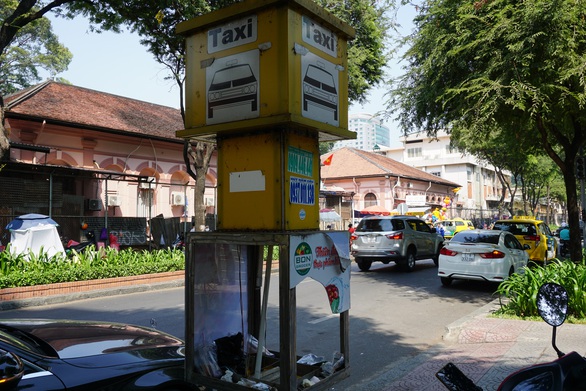 Thiết bị bấm nút đón taxi ở trung tâm quận 1 toàn rác - Ảnh 5. Thiết bị bấm nút đón taxi ở trung tâm quận 1 toàn rác - Ảnh 5.
