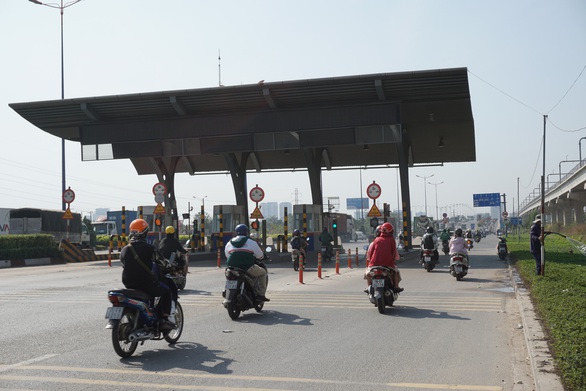 TP.HCM yêu cầu rà soát hợp đồng, khảo sát lưu lượng xe ở BOT Xa lộ Hà Nội - Ảnh 1. TP.HCM yêu cầu rà soát hợp đồng, khảo sát lưu lượng xe ở BOT Xa lộ Hà Nội - Ảnh 1.