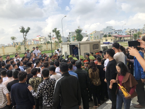 Gây rối trật tự ở biển Hải Tiến: Nhiều bị can nói mình tự vệ chính đáng - Ảnh 2. Gây rối trật tự ở biển Hải Tiến: Nhiều bị can nói mình tự vệ chính đáng - Ảnh 2.