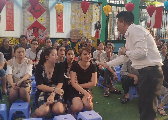 Phụ huynh vô trường học... sơ cứu - Ảnh 2. Phụ huynh vô trường học... sơ cứu - Ảnh 2.