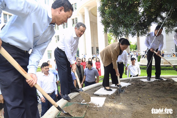 Chủ tịch Quốc hội: Cần phải xây dựng tòa án trang nghiêm - Ảnh 2. Chủ tịch Quốc hội: Cần phải xây dựng tòa án trang nghiêm - Ảnh 2.