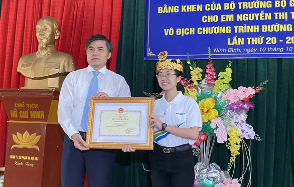Bộ GD-ĐT khen quán quân Olympia 2020 Nguyễn Thị Thu Hằng - Ảnh 1.