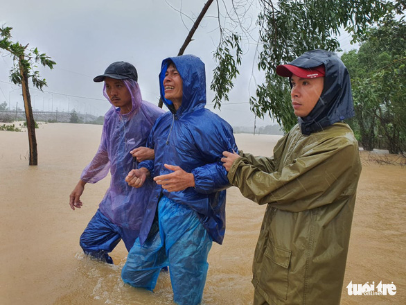 Đã tìm thấy thi thể sản phụ bị lũ cuốn trên đường đi sinh con - Ảnh 4.