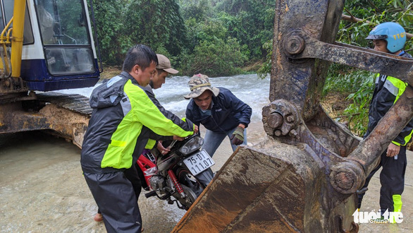 Workers at Rao Trang Hydroelectric Plant 3 - Photo 6 were contacted.