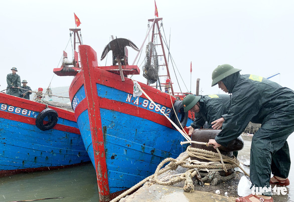 Đại hội Đảng bộ Hà Tĩnh rút ngắn để đối phó bão số 7 - Ảnh 1.