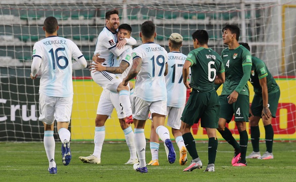 Messi ‘tịt ngòi’, Argentina thắng chật vật Bolivia trên ‘cổng trời’ La Paz - Ảnh 4. Messi ‘tịt ngòi’, Argentina thắng chật vật Bolivia trên ‘cổng trời’ La Paz - Ảnh 4.