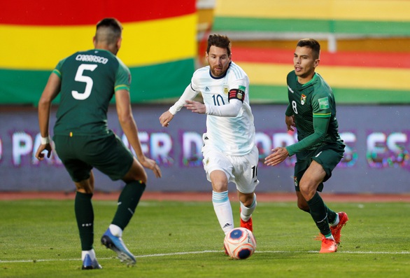 Messi ‘tịt ngòi’, Argentina thắng chật vật Bolivia trên ‘cổng trời’ La Paz - Ảnh 3. Messi ‘tịt ngòi’, Argentina thắng chật vật Bolivia trên ‘cổng trời’ La Paz - Ảnh 3.